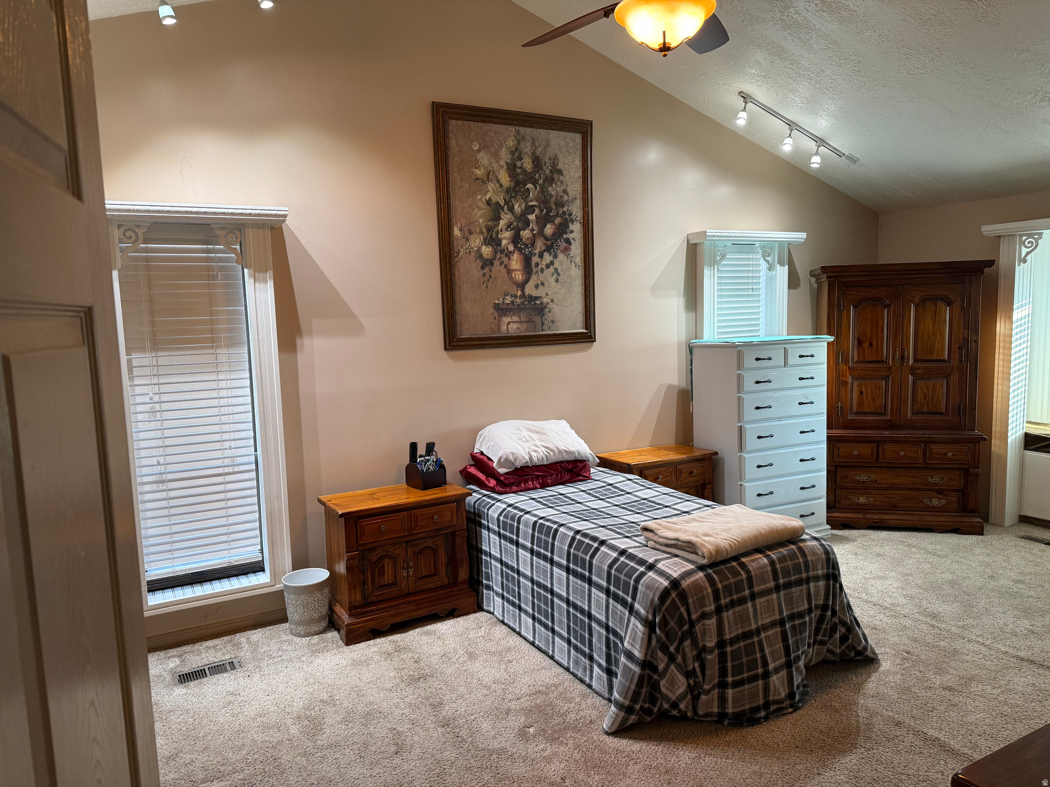 LINDEN CIRCLE - Residential