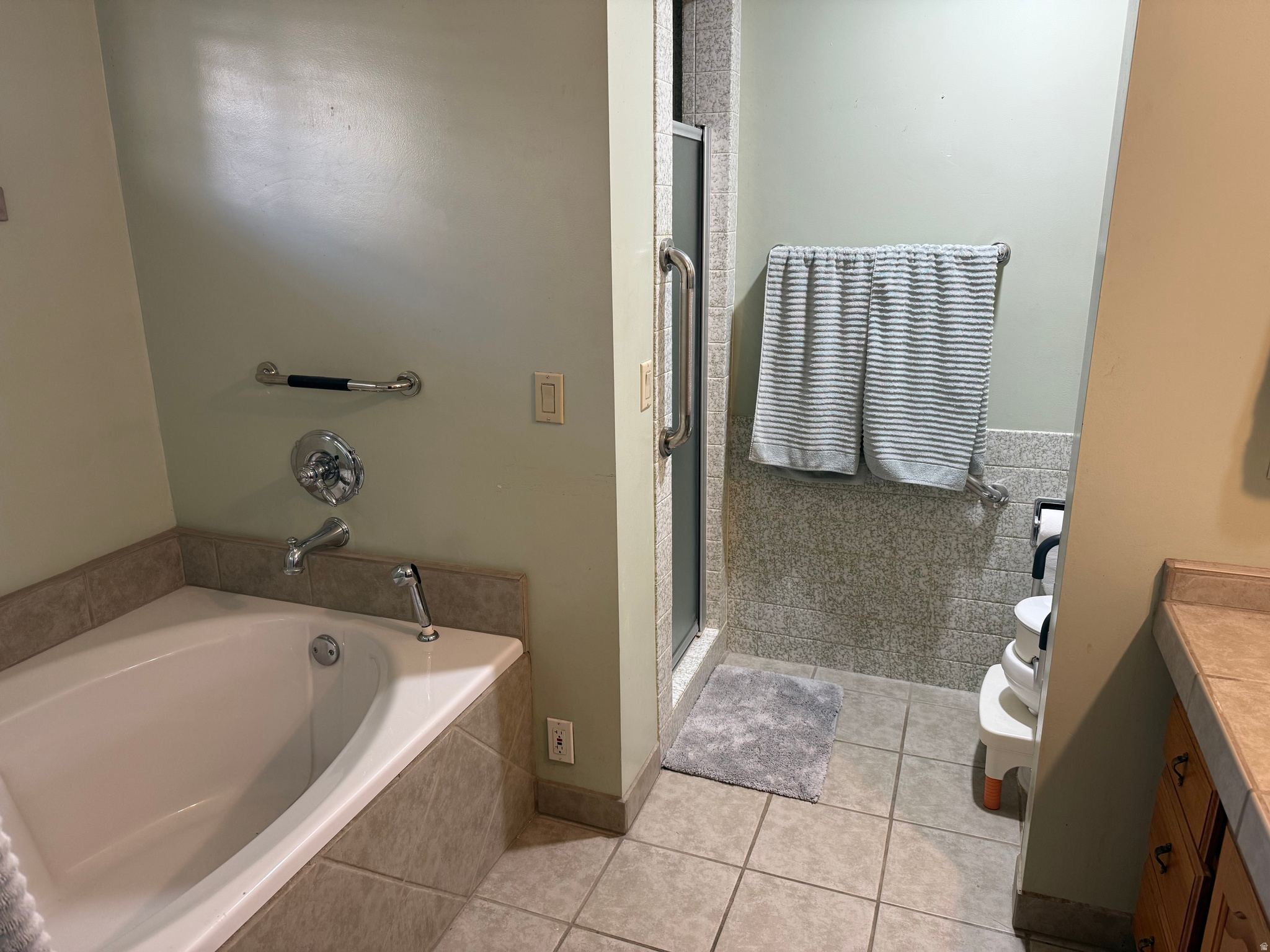 LINDEN CIRCLE - Residential