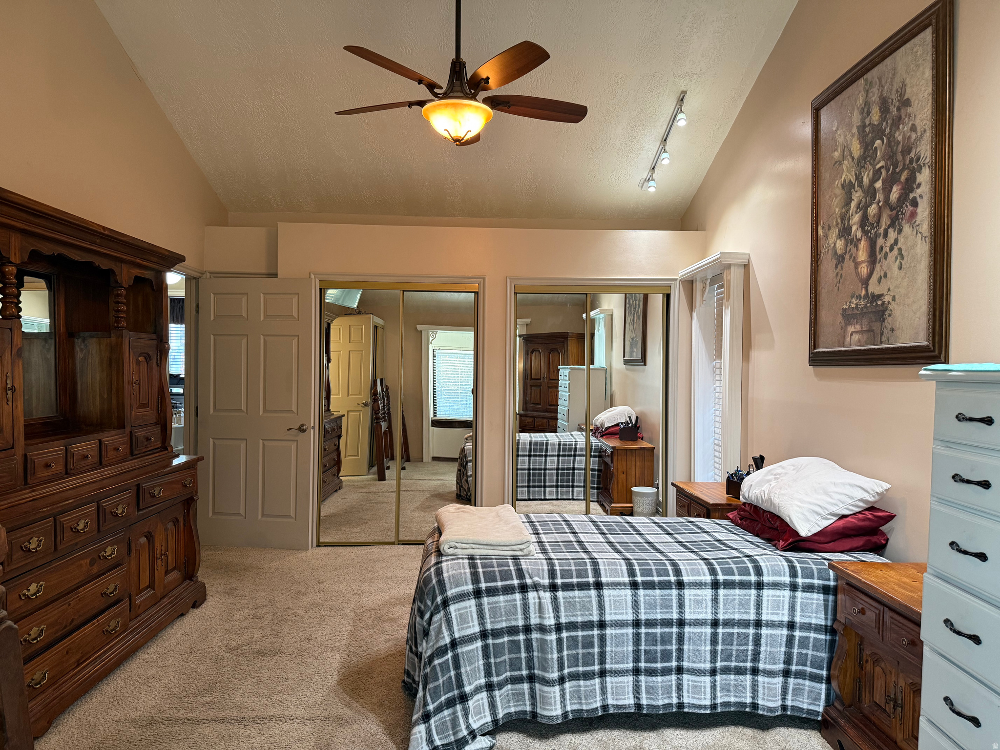 LINDEN CIRCLE - Residential