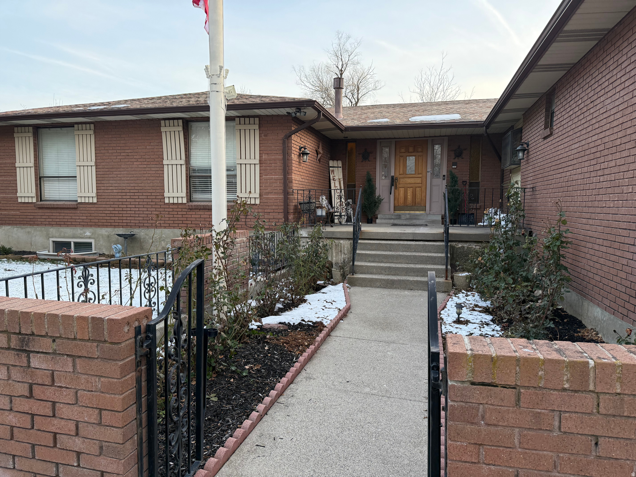 LINDEN CIRCLE - Residential