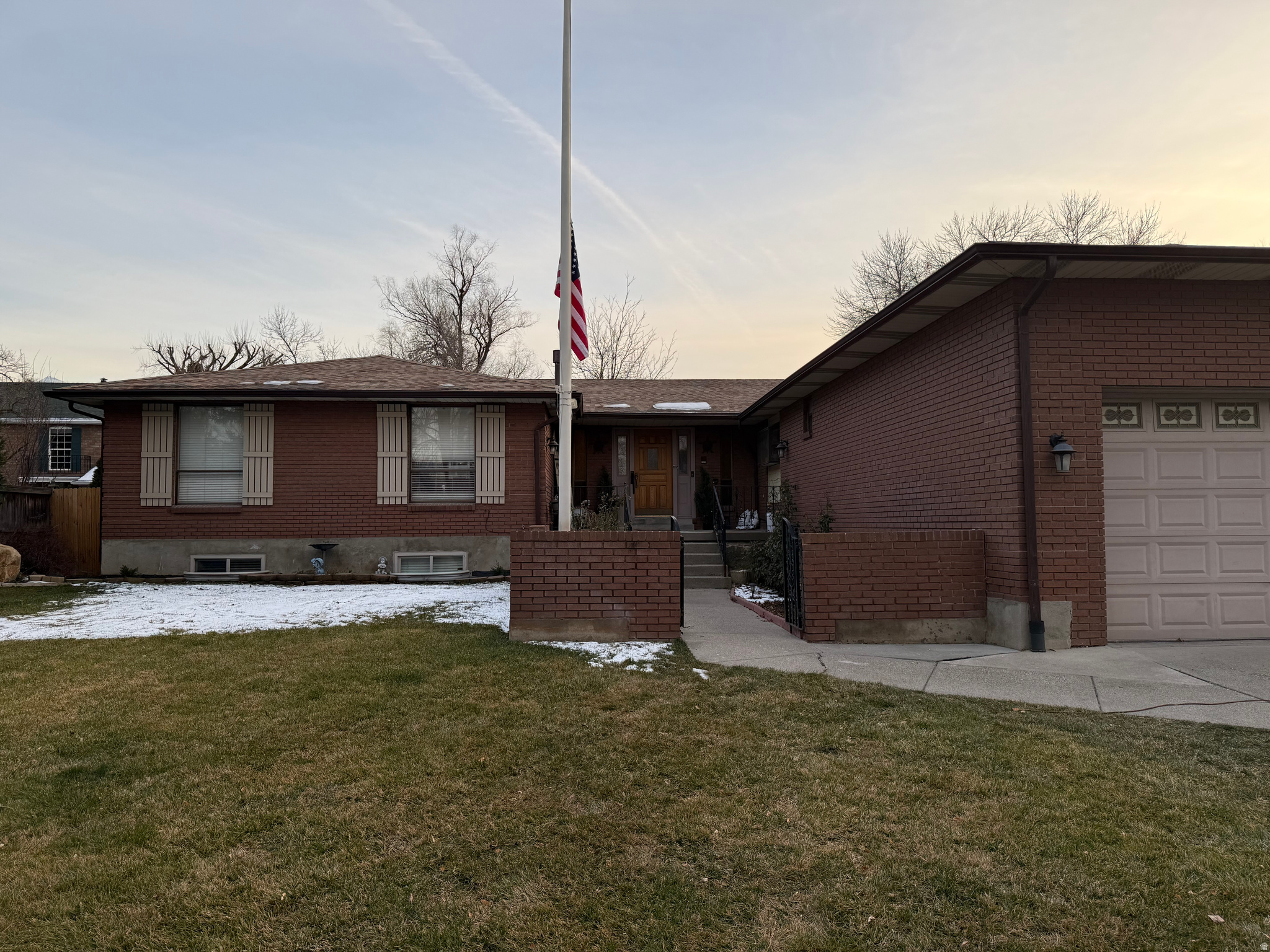 LINDEN CIRCLE - Residential