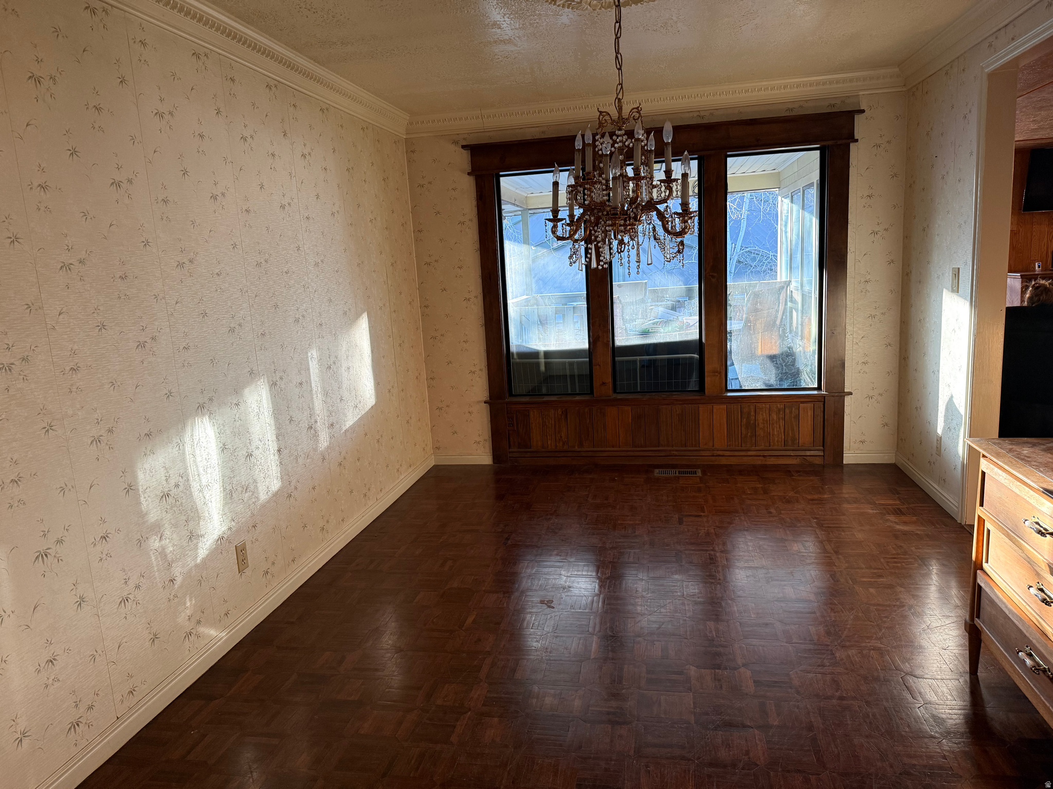 LINDEN CIRCLE - Residential