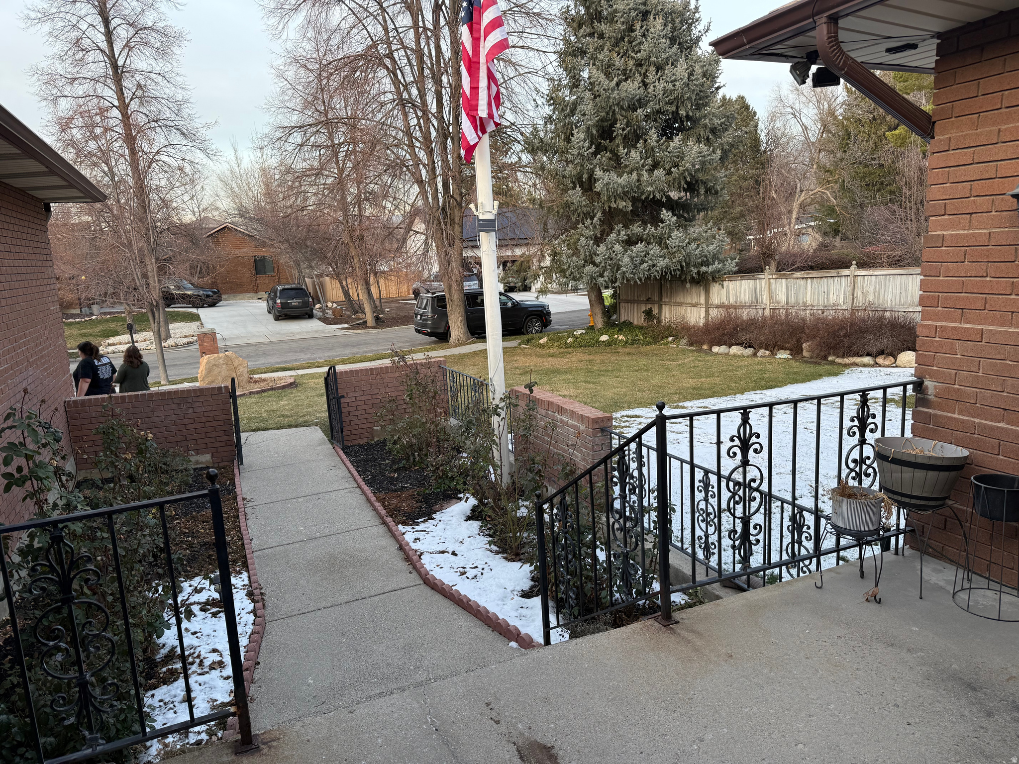 LINDEN CIRCLE - Residential