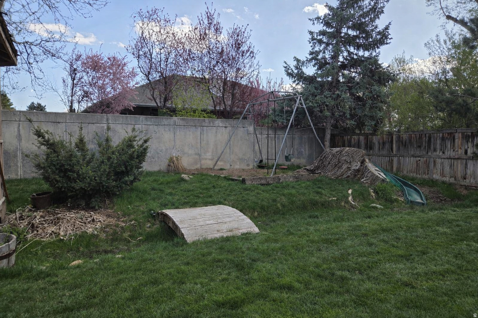 LINDEN CIRCLE - Residential