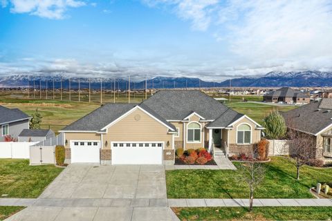 Tiny photo for 2444 N HOODED CRANE CIR #11, Clinton, UT 84015 (MLS # 2123642)