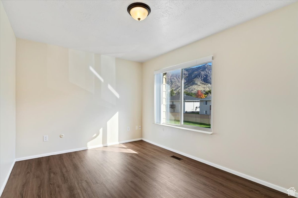 PEARWOOD PARK - Residential