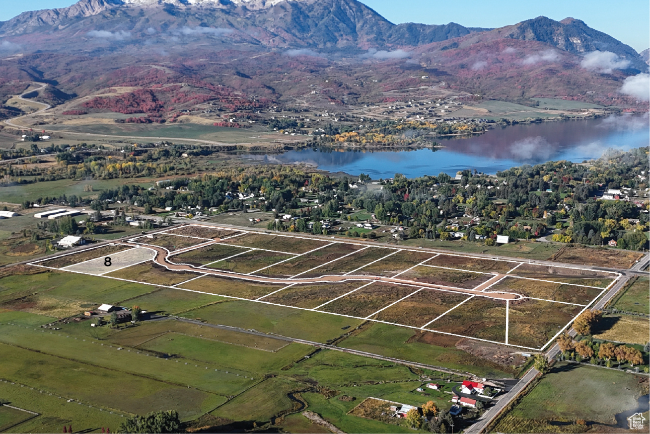 SAGE is a remarkable collection of 20 large luxury estate lots nestled in the beautiful plains of Huntsville, Utah, near the banks of Pineview Reservoir. These spacious lots range from 3 to 5+ acres, offering ample space for those seeking a home in close proximity to the majestic mountains.