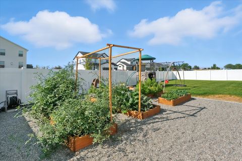 Tiny photo for 590 S 400 E, Hyrum, UT 84319 (MLS # 2135493)