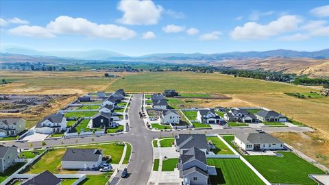 Tiny photo for 590 S 400 E, Hyrum, UT 84319 (MLS # 2135493)