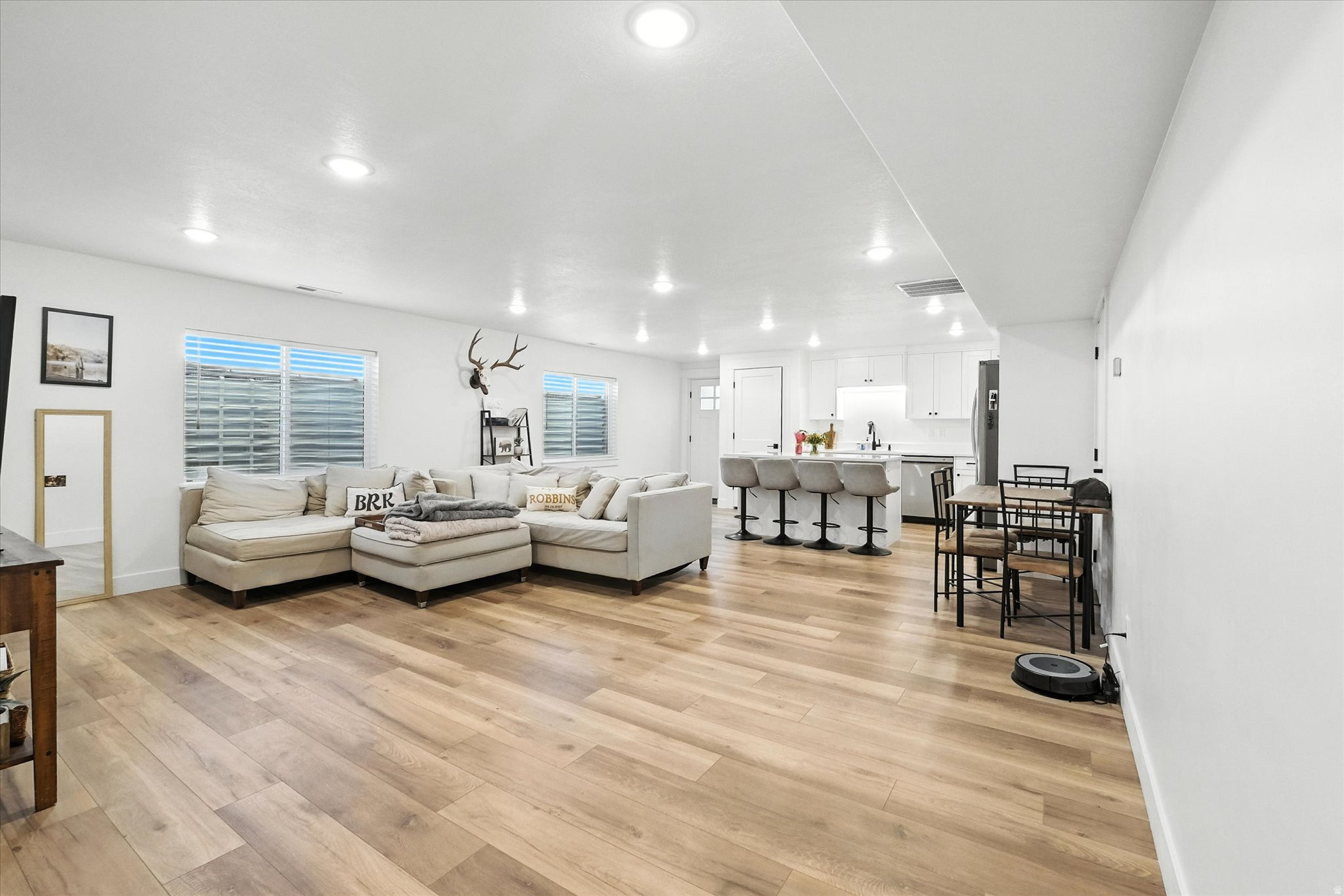 ROLLING HILLS - Residential