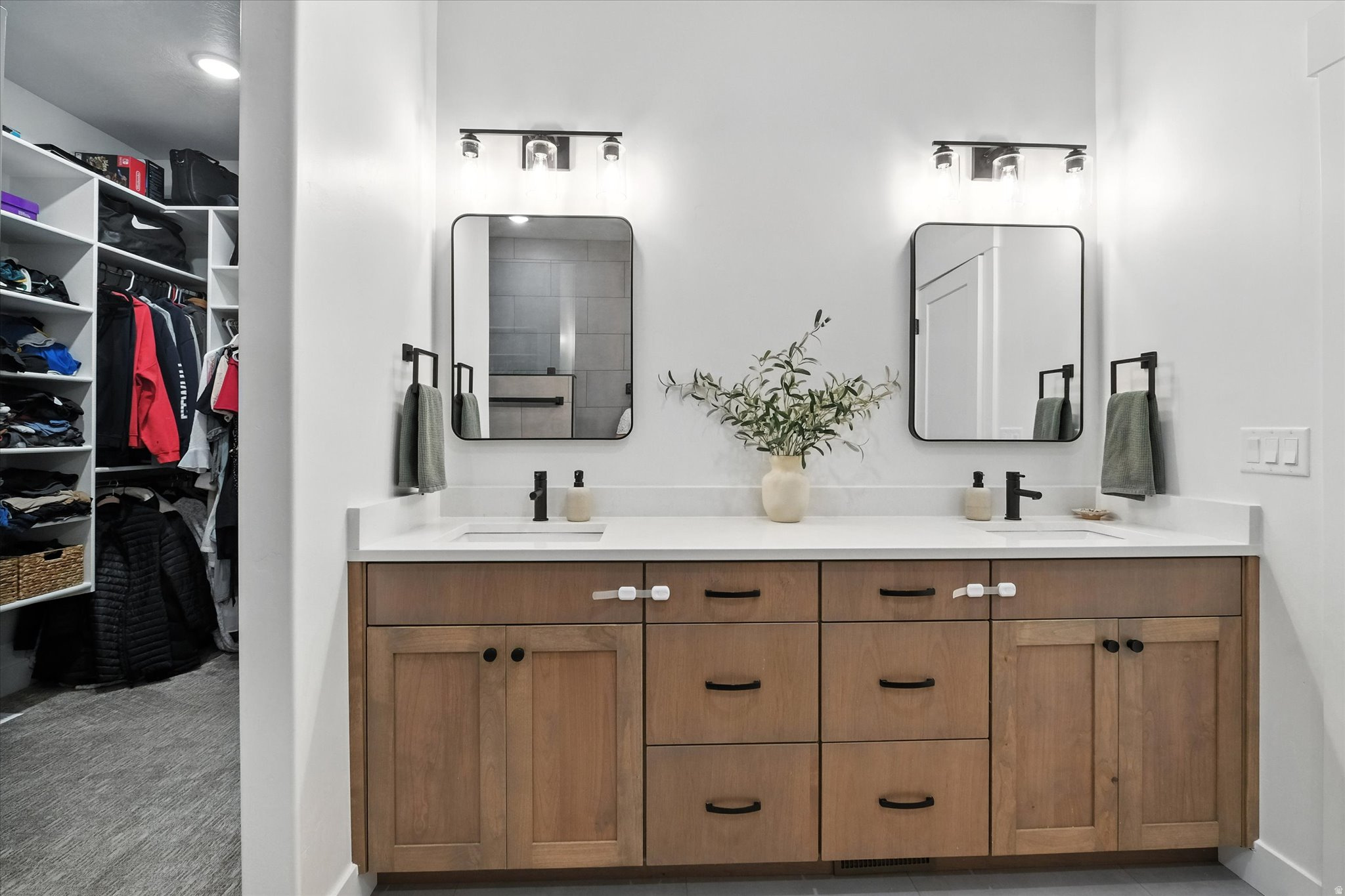 ROLLING HILLS - Residential