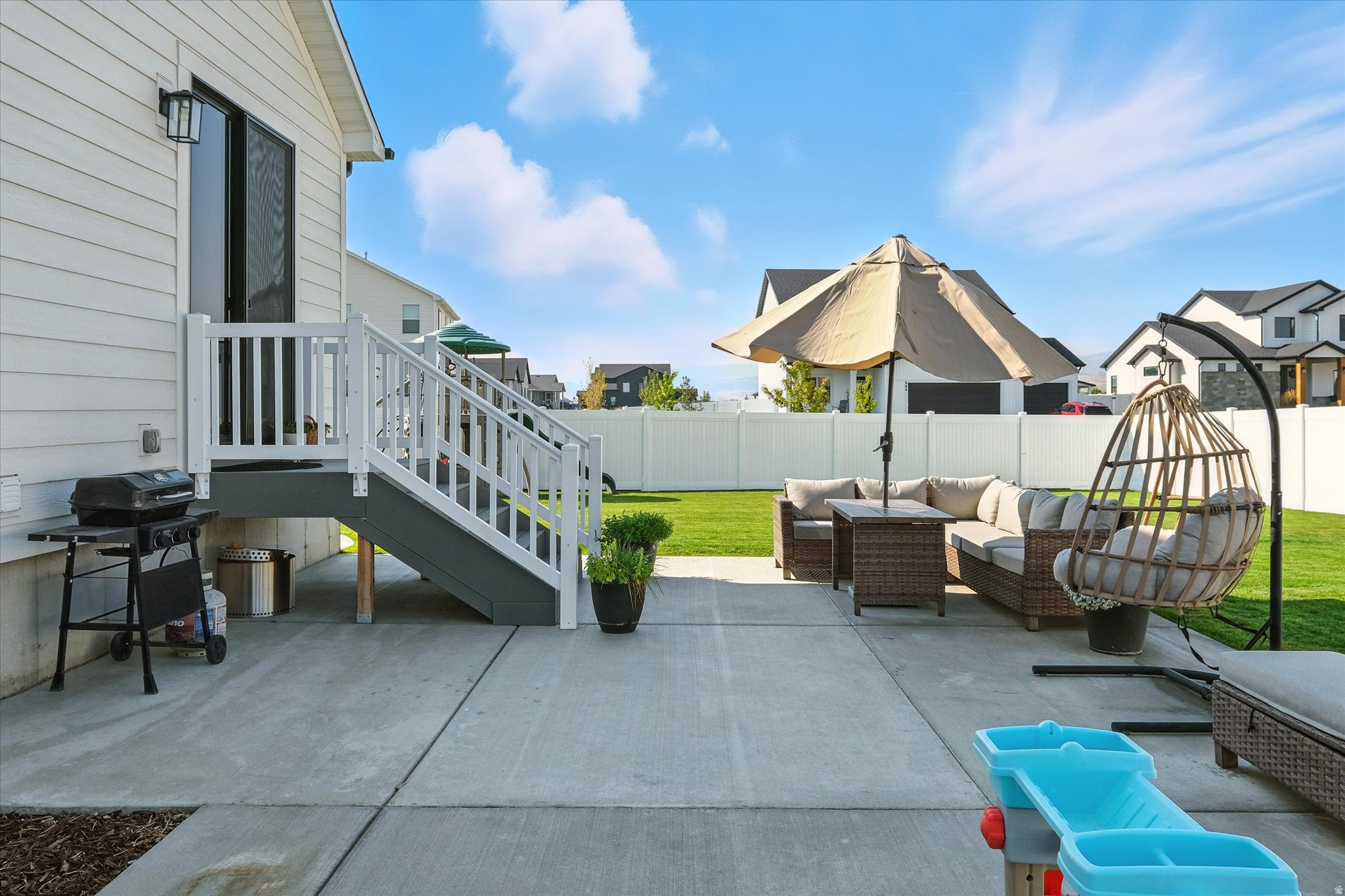 ROLLING HILLS - Residential