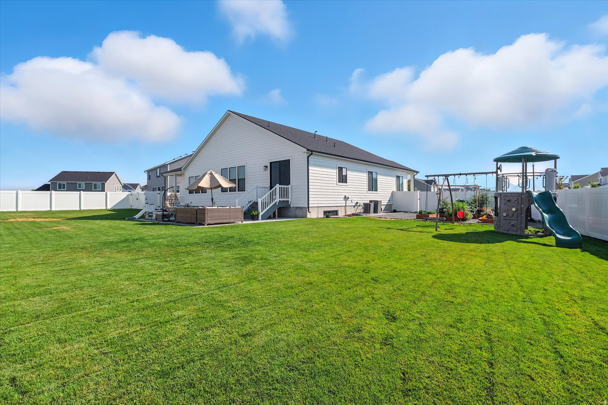 ROLLING HILLS - Residential