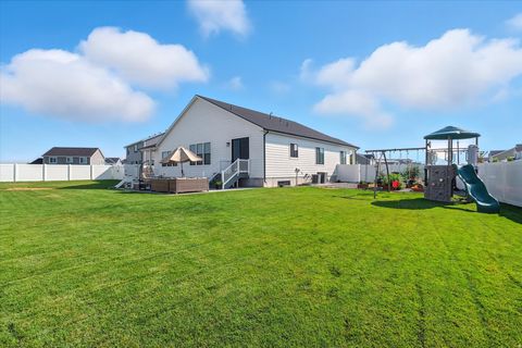 Tiny photo for 590 S 400 E, Hyrum, UT 84319 (MLS # 2135493)