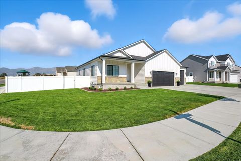 Tiny photo for 590 S 400 E, Hyrum, UT 84319 (MLS # 2135493)