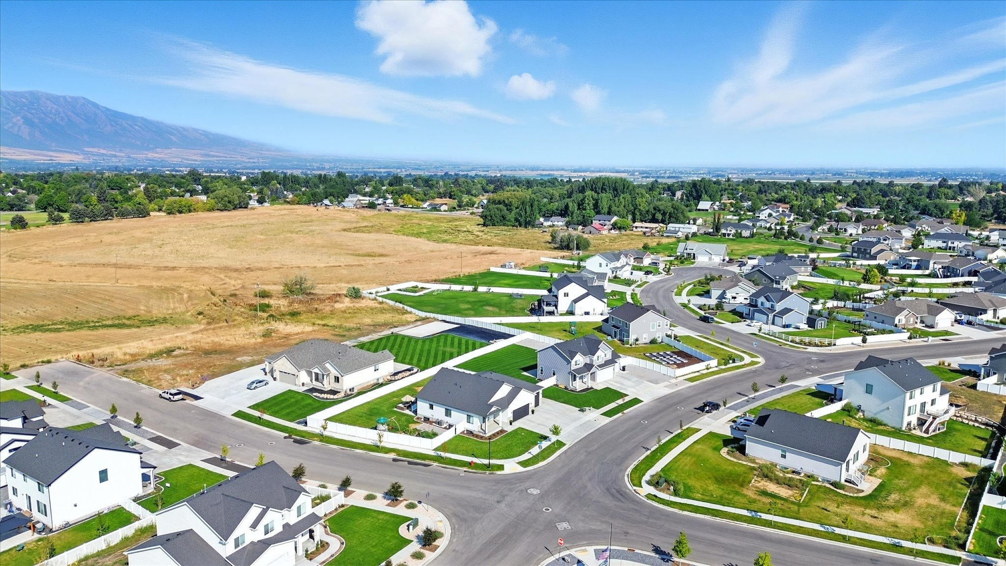 ROLLING HILLS - Residential