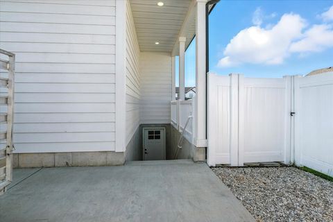 Tiny photo for 590 S 400 E, Hyrum, UT 84319 (MLS # 2135493)