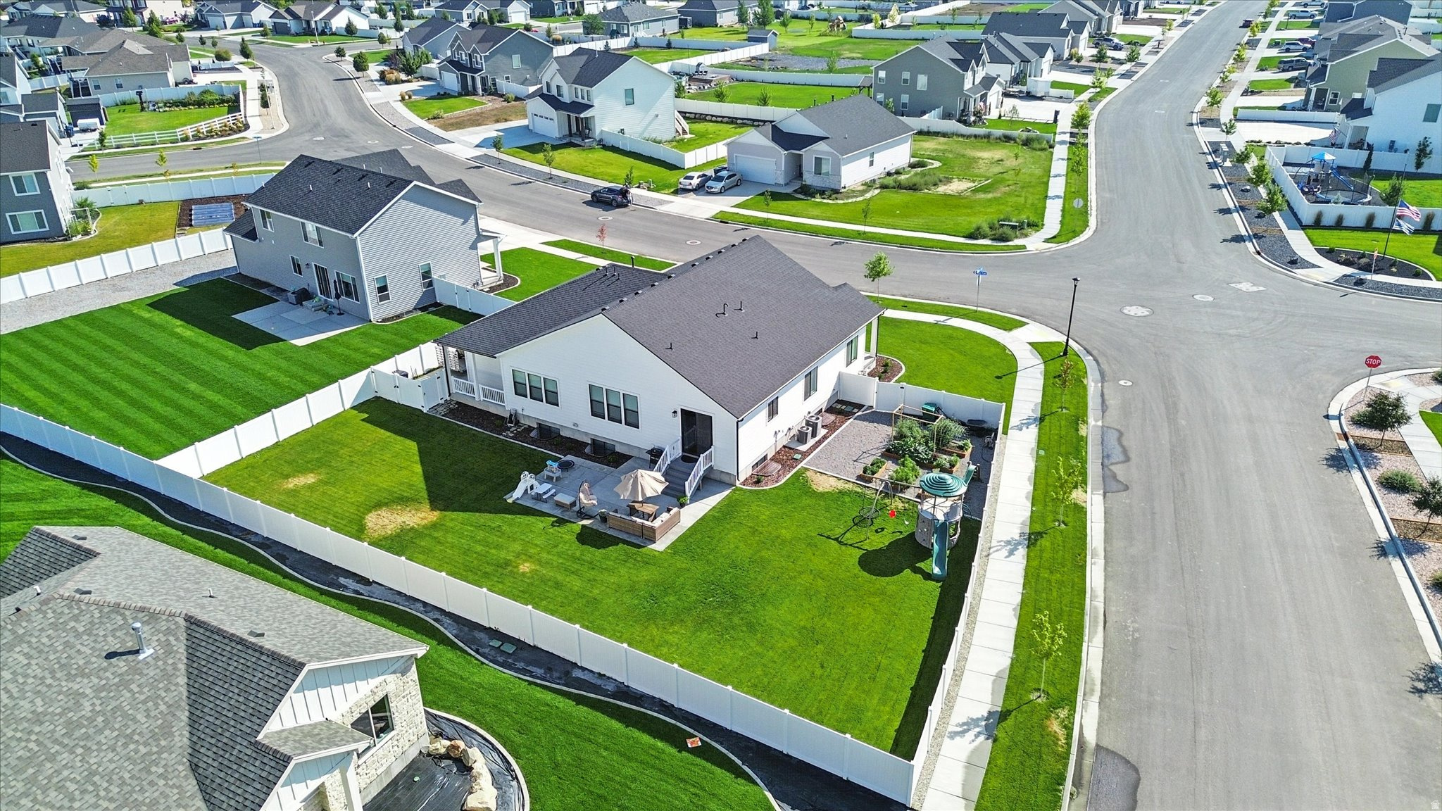 ROLLING HILLS - Residential