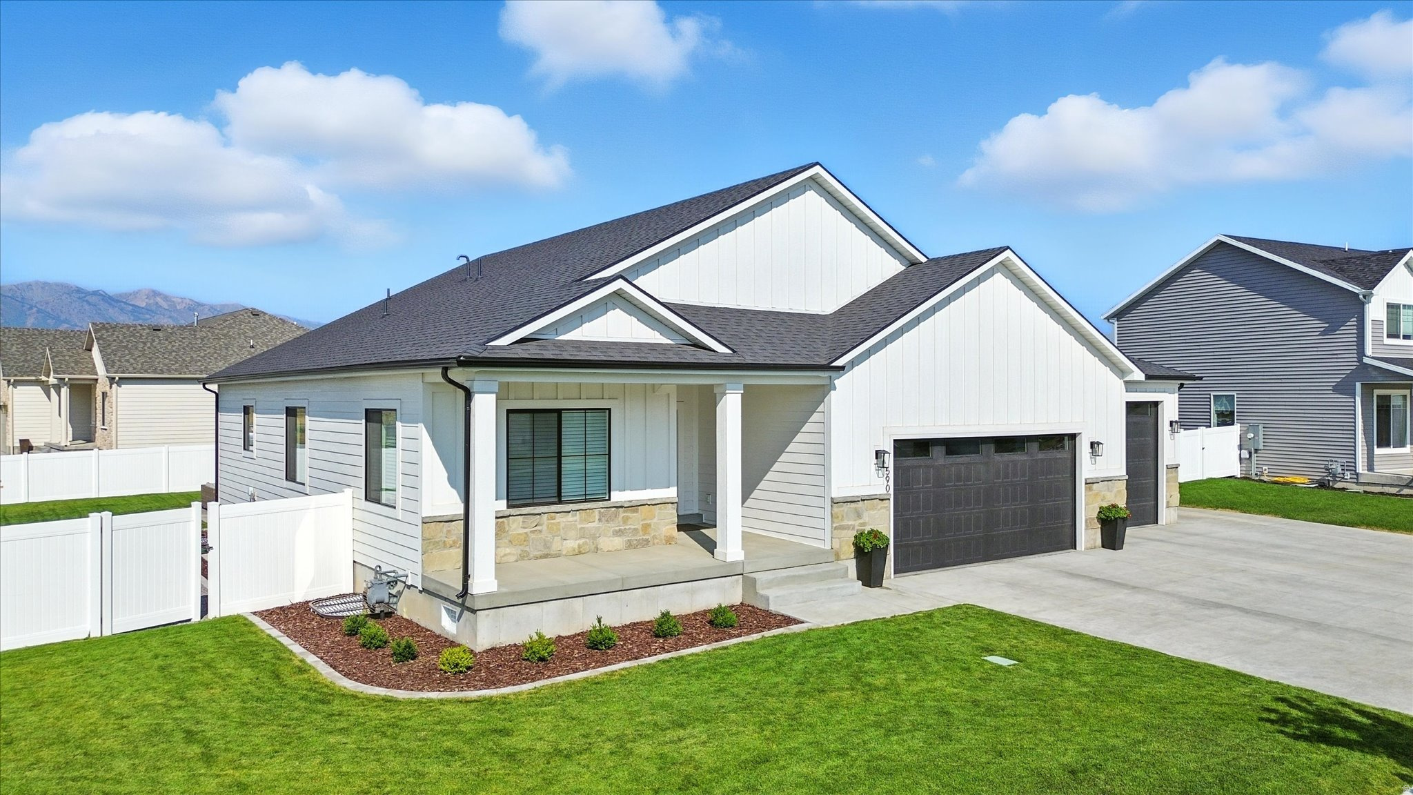 ROLLING HILLS - Residential