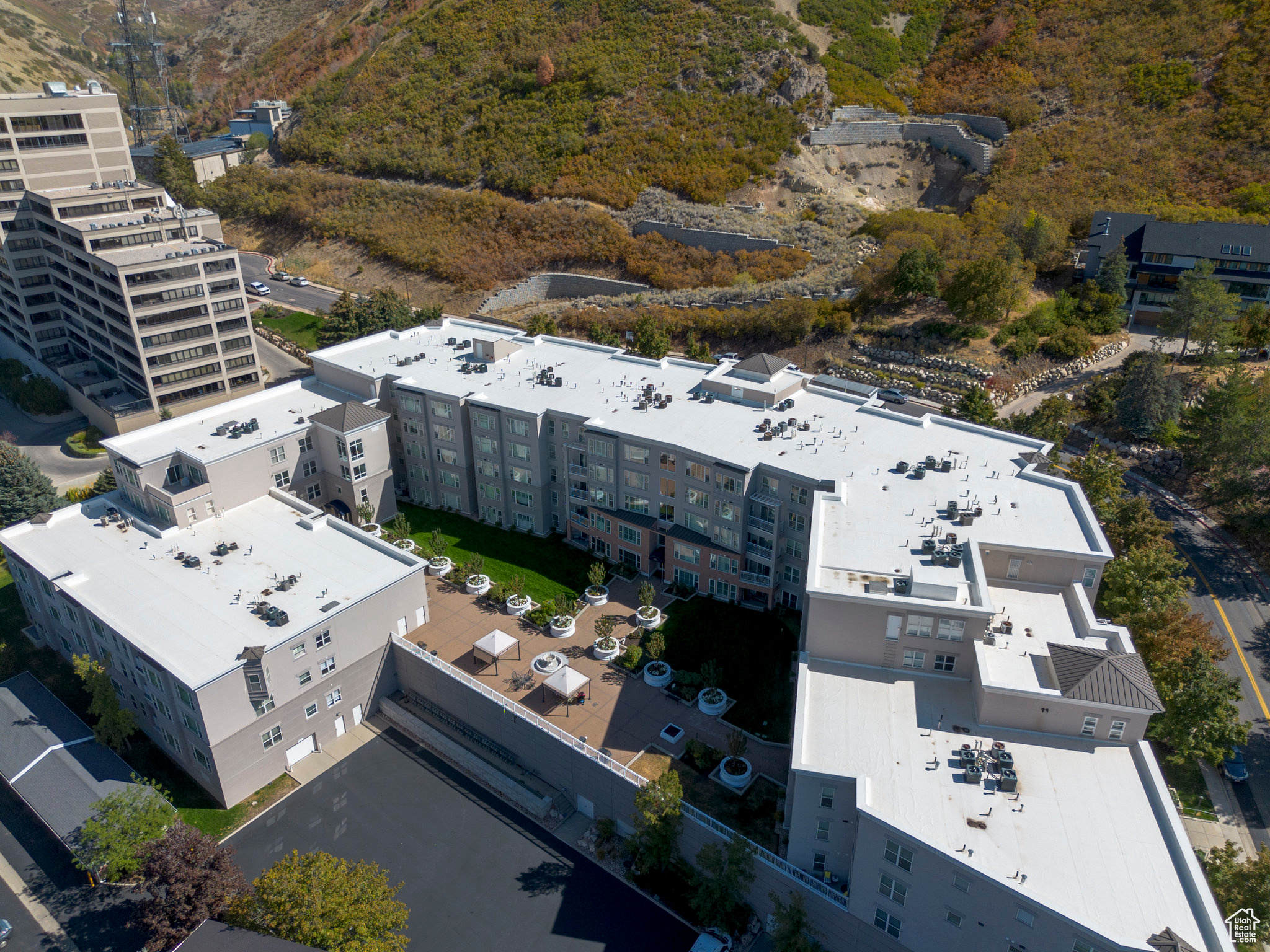 PRESIDENTIAL CLUB - Residential