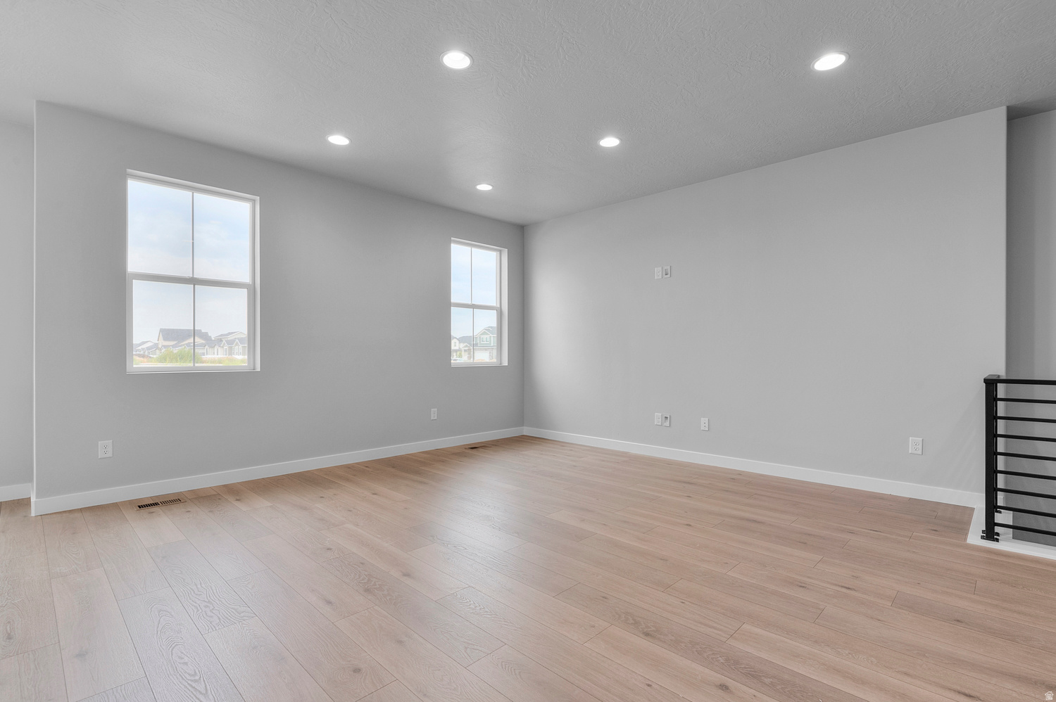 HIDDEN OAKS COLLECTION 607 - Residential