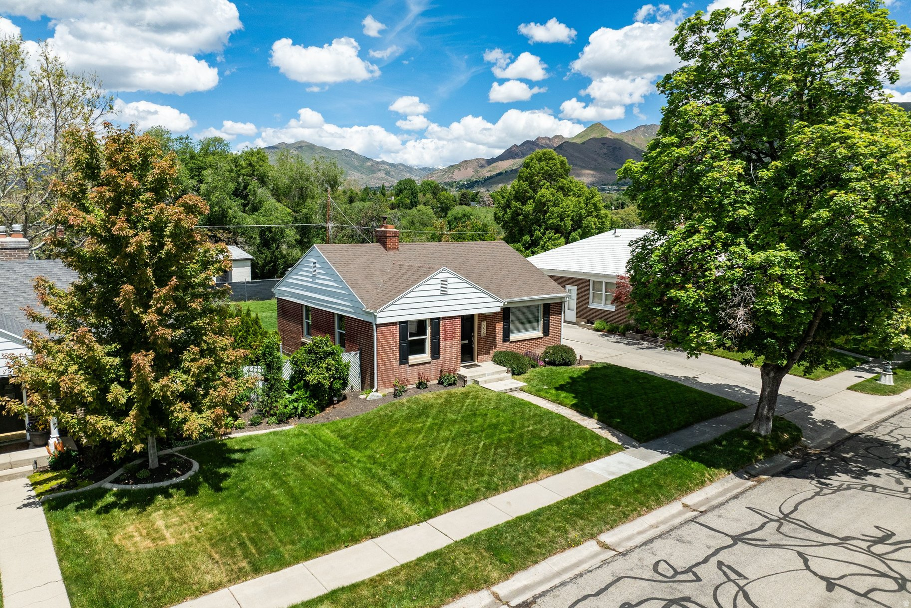 CRYSTAL HEIGHTS - Residential