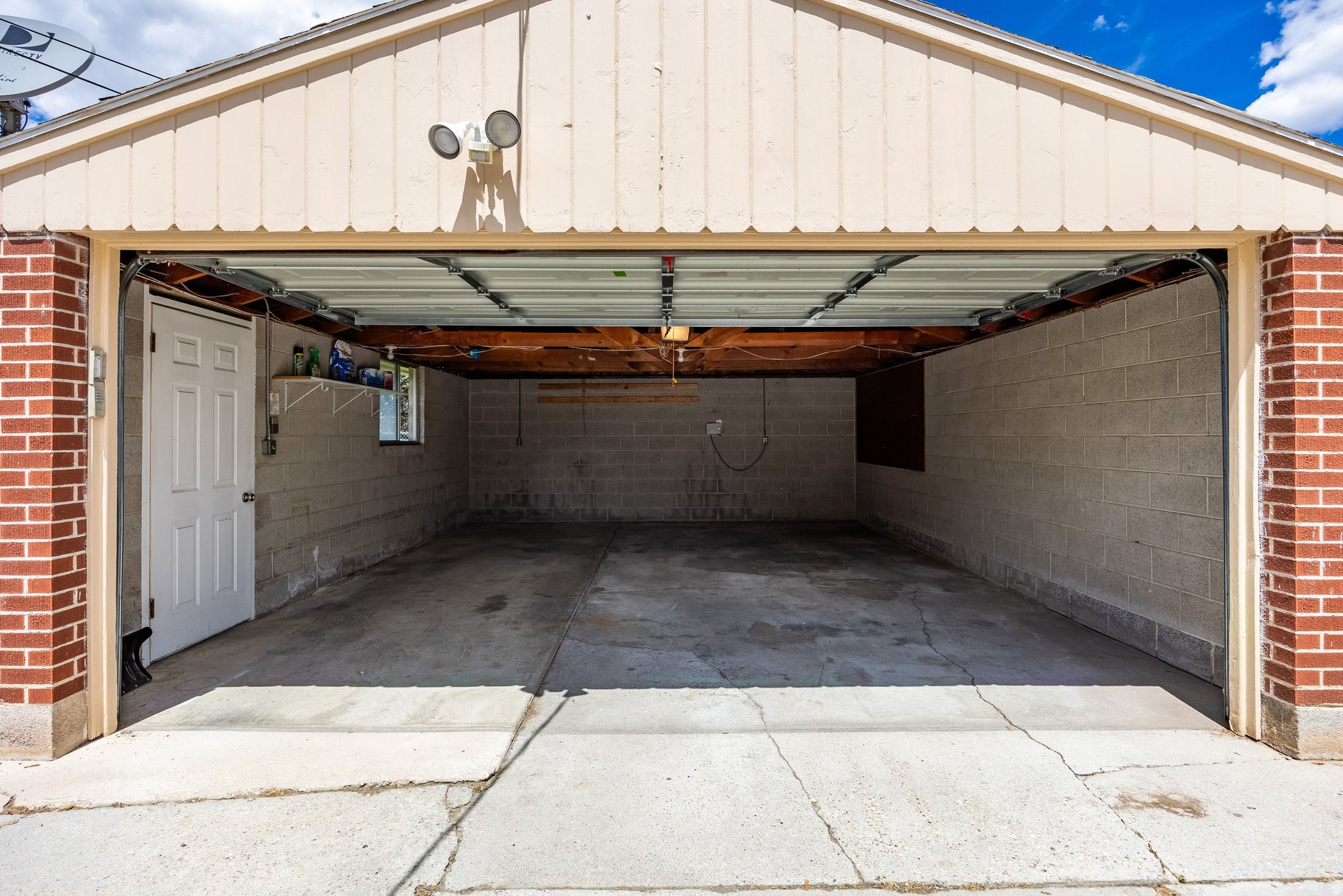 CRYSTAL HEIGHTS - Residential