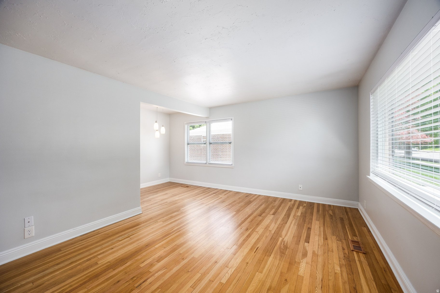 CRYSTAL HEIGHTS - Residential