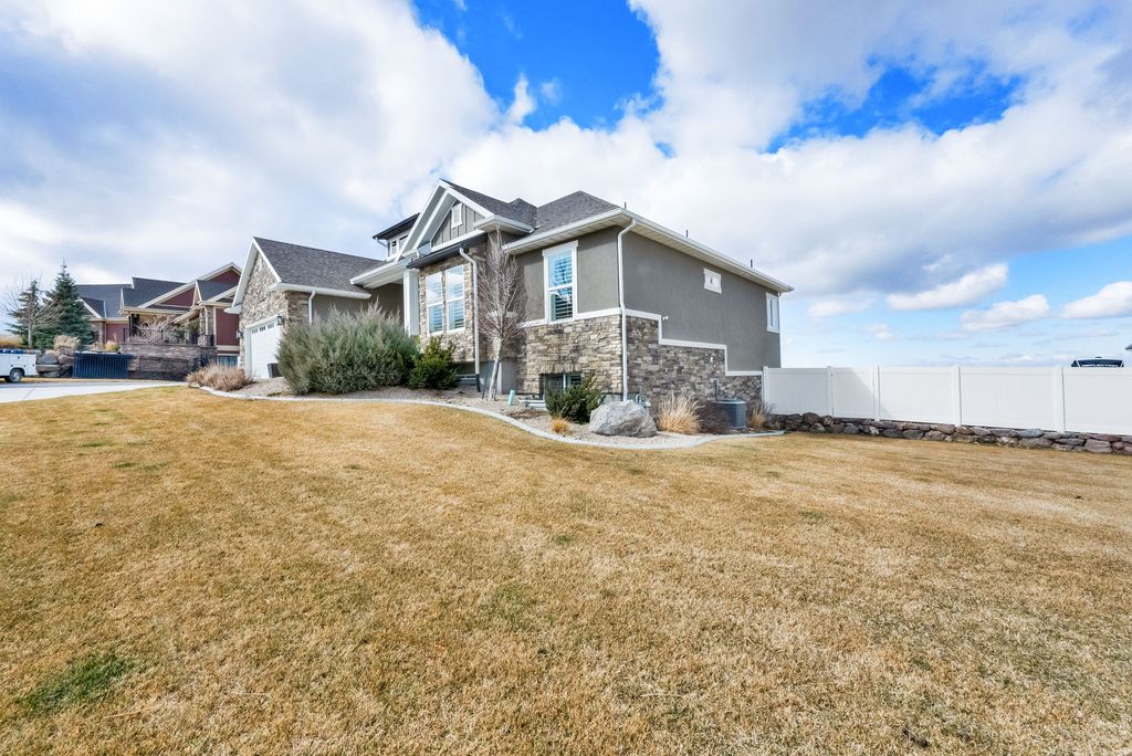 Photo of 7032 W ECHO BLUFF DR, Herriman, UT 84096 (MLS # 2140990)