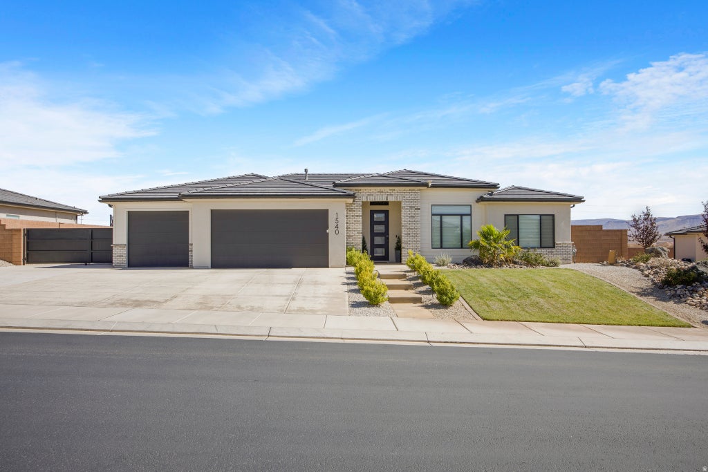 Photo of 1540 E HONEYCOMB DR, Saint George, UT 84790 (MLS # 2175969)