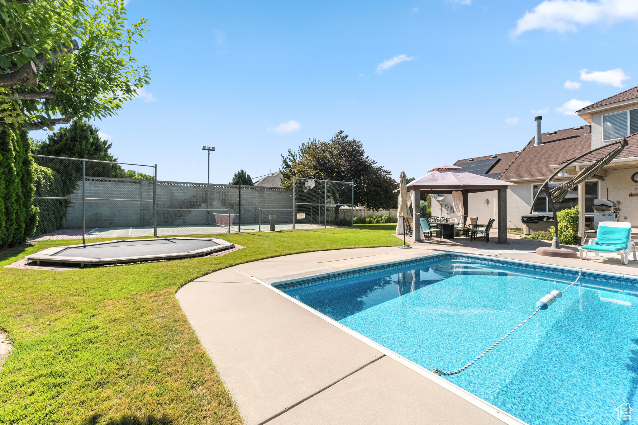 WILLIAMSBURG - Residential