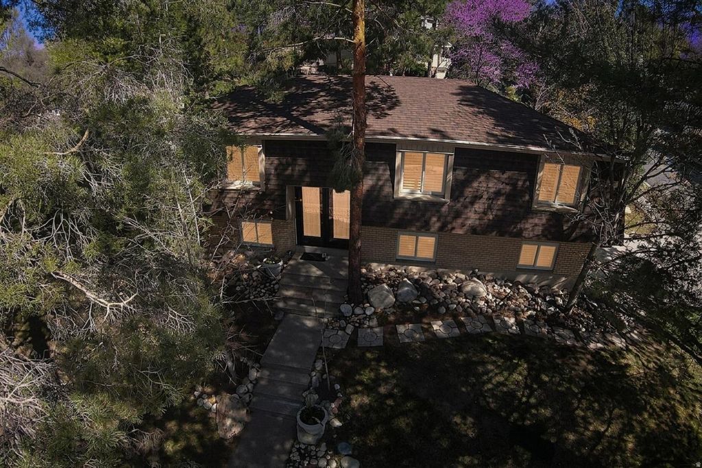 Photo of 2555 E CHALET RD S, Cottonwood Heights, UT 84093 (MLS # 2149126)