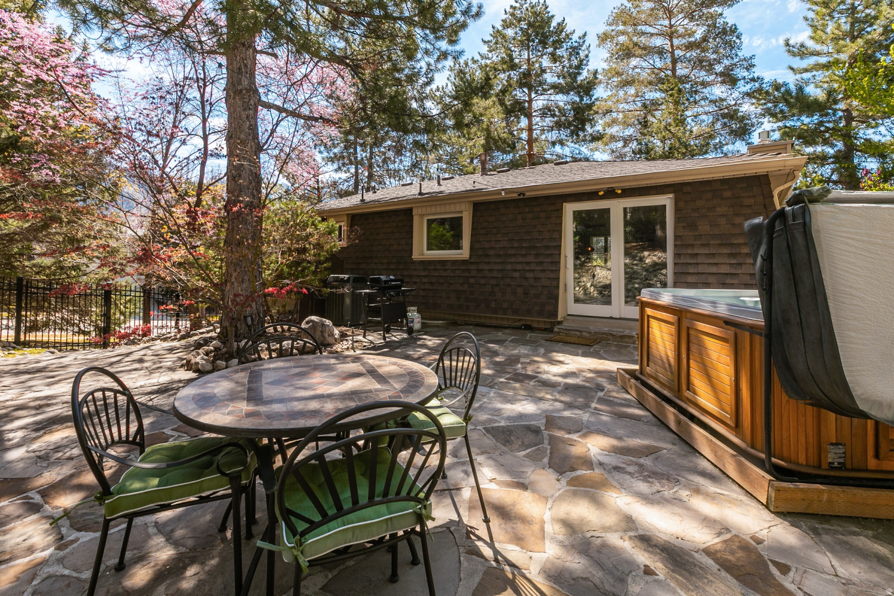 SOUTHLAND TERRACE - Residential