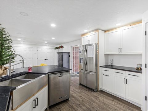 Tiny photo for 2995 E 7145 S, Cottonwood Heights, UT 84121 (MLS # 2126356)