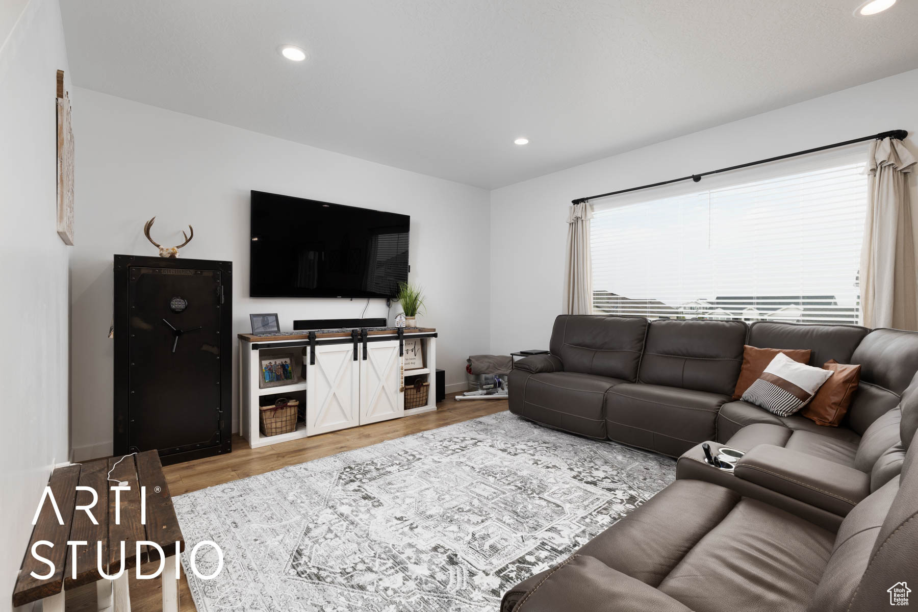 FOOTHILL VILLAGE - Residential
