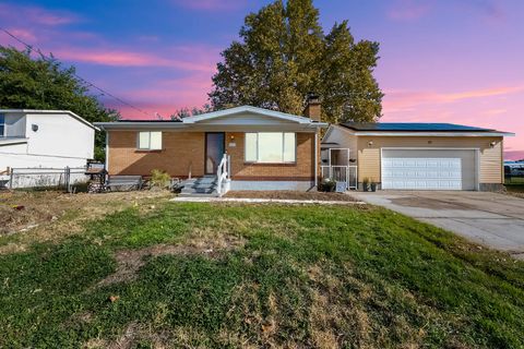 Photo of 1172 N 3000 W, Clinton, UT 84015 (MLS # 2118045)
