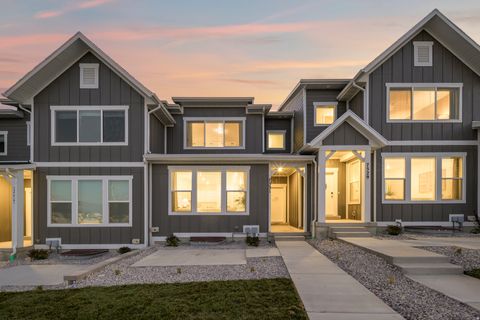 Townhouse For Sale - 7531 S Topaz Sky Ln<br/> West Jordan, UT 84081