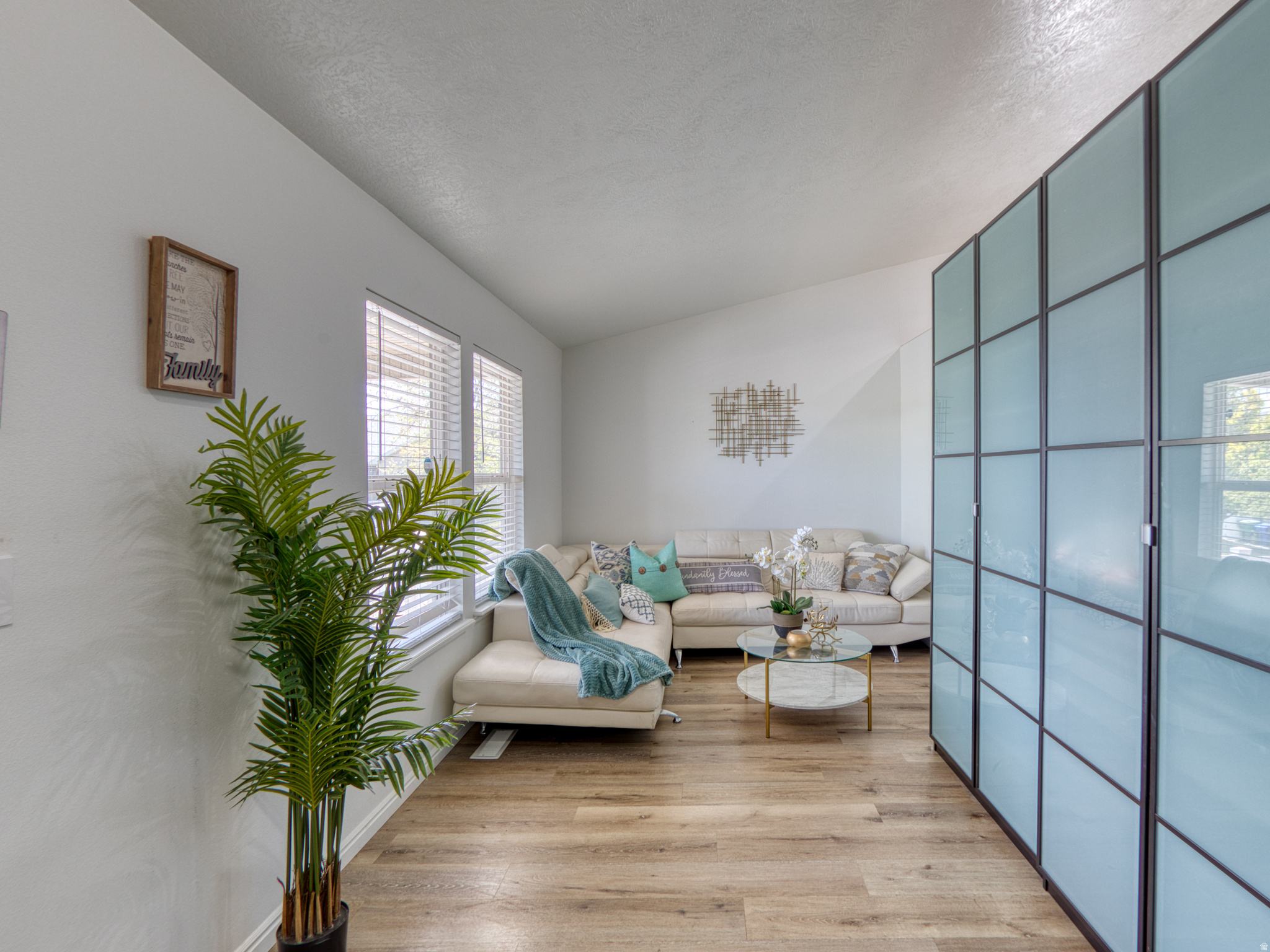 THE OAKS - Residential