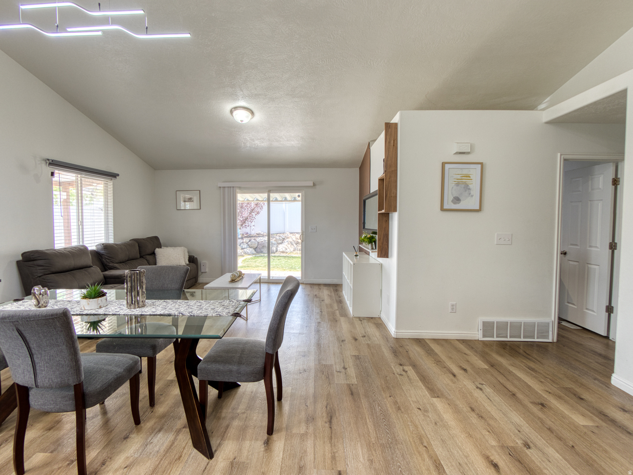 THE OAKS - Residential