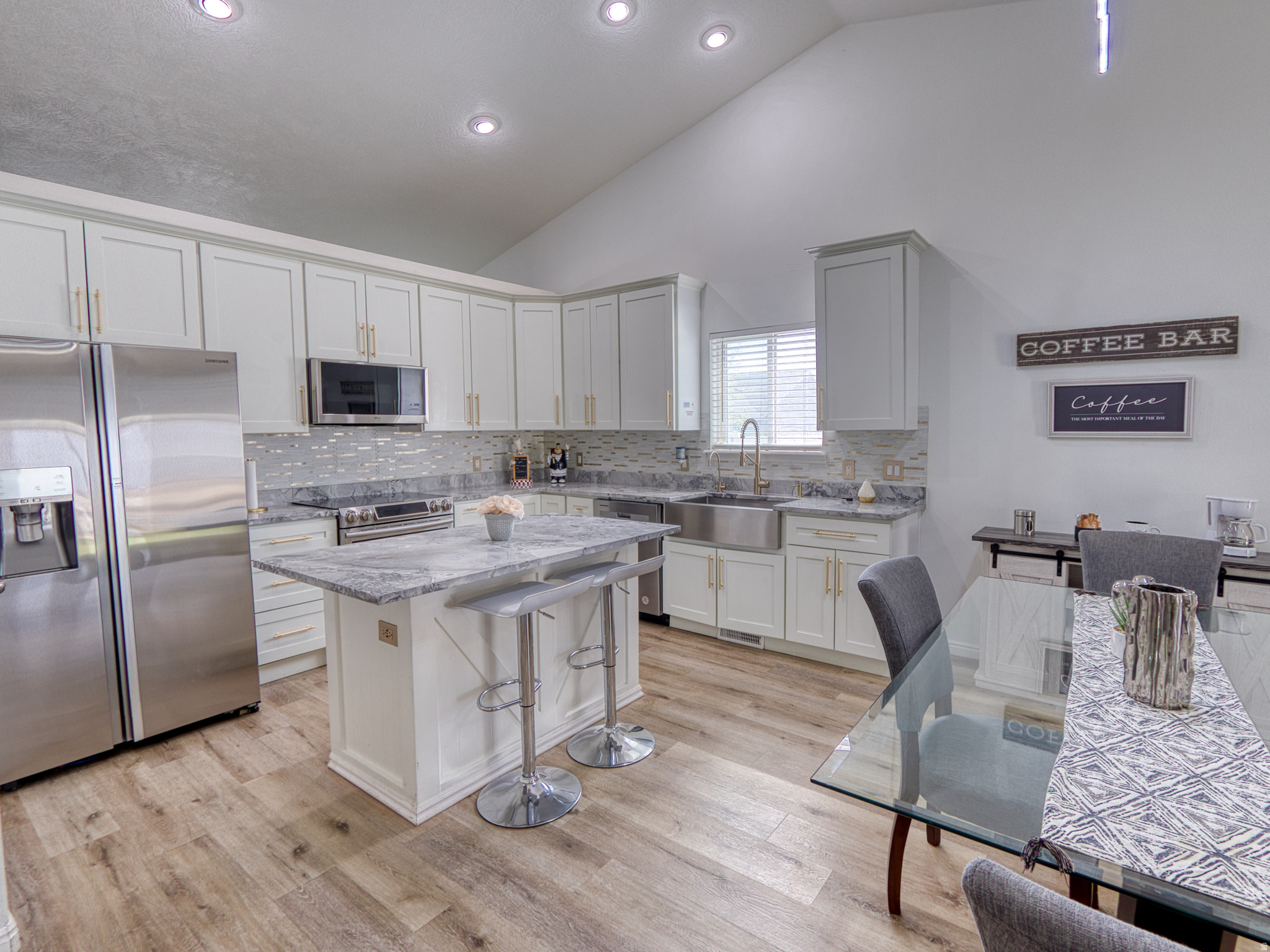 THE OAKS - Residential