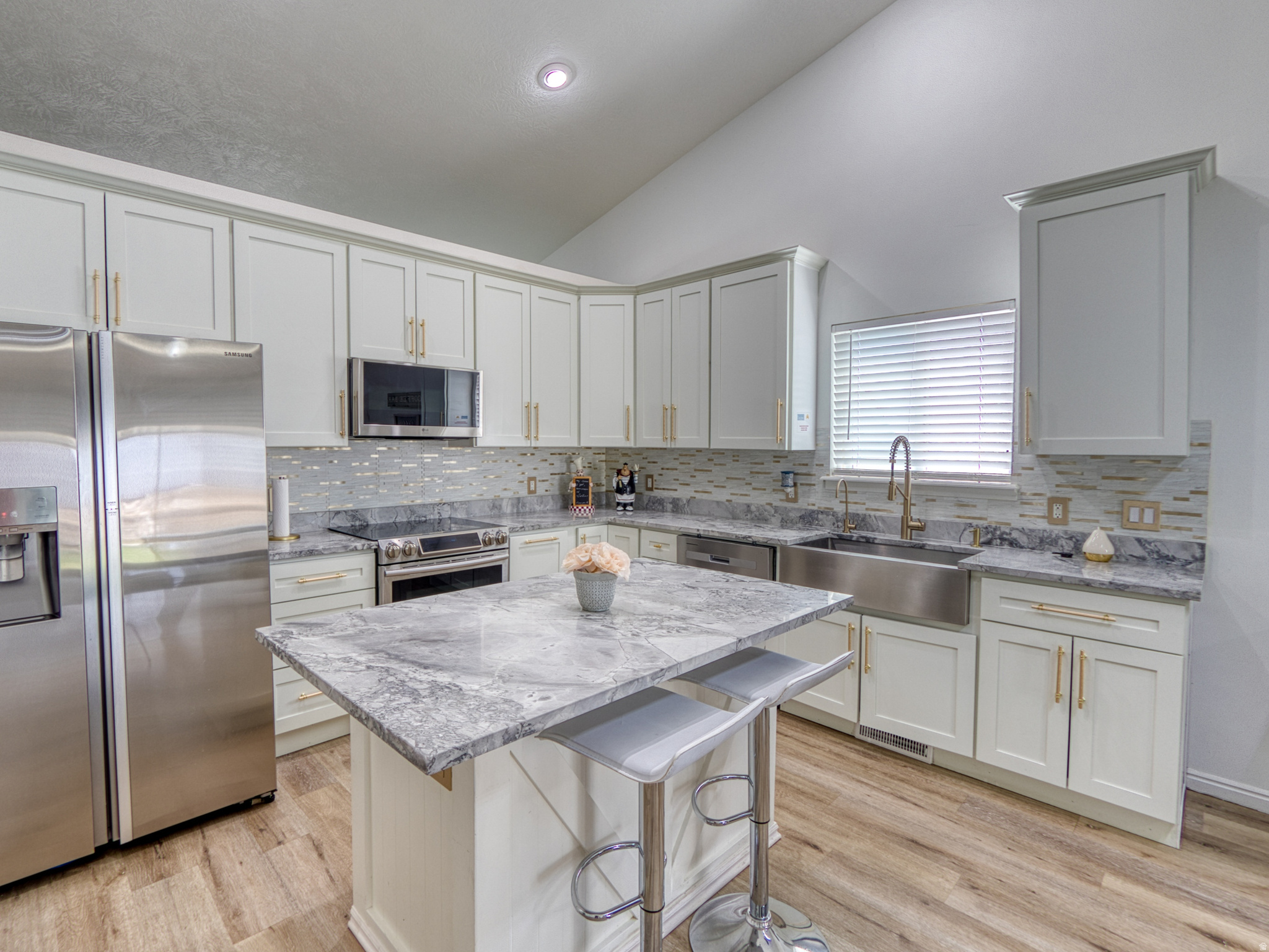 THE OAKS - Residential