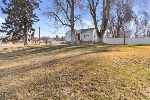 Tiny photo for 141 W 3100 S, Bountiful, UT 84010 (MLS # 2135086)