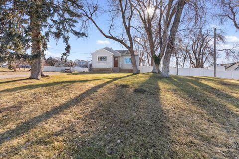 Tiny photo for 141 W 3100 S, Bountiful, UT 84010 (MLS # 2135086)
