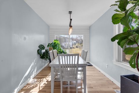 Tiny photo for 141 W 3100 S, Bountiful, UT 84010 (MLS # 2135086)