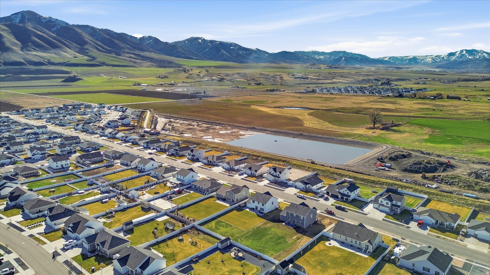 ROLLING HILLS - Residential