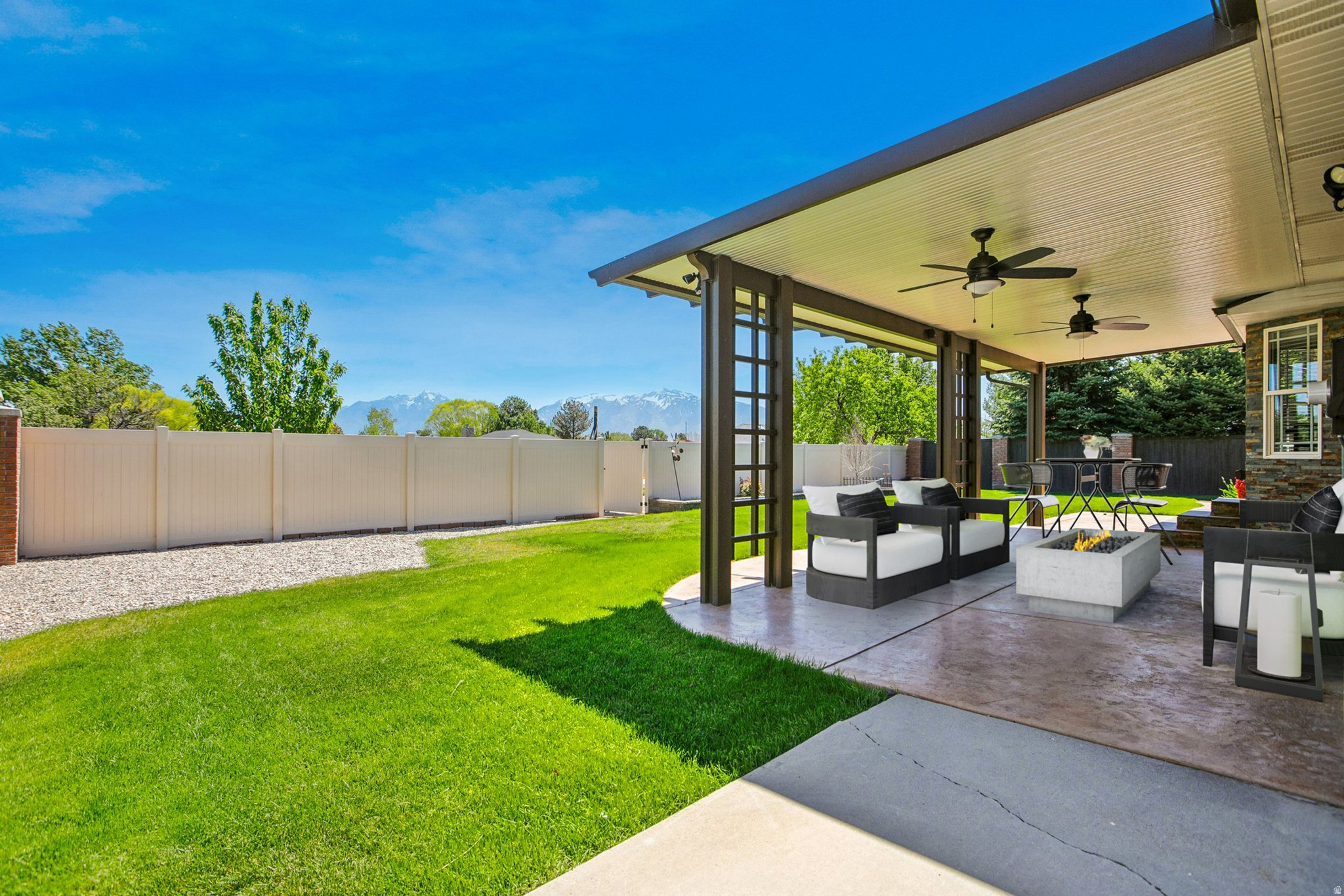 COUNTRY ESTA - Residential