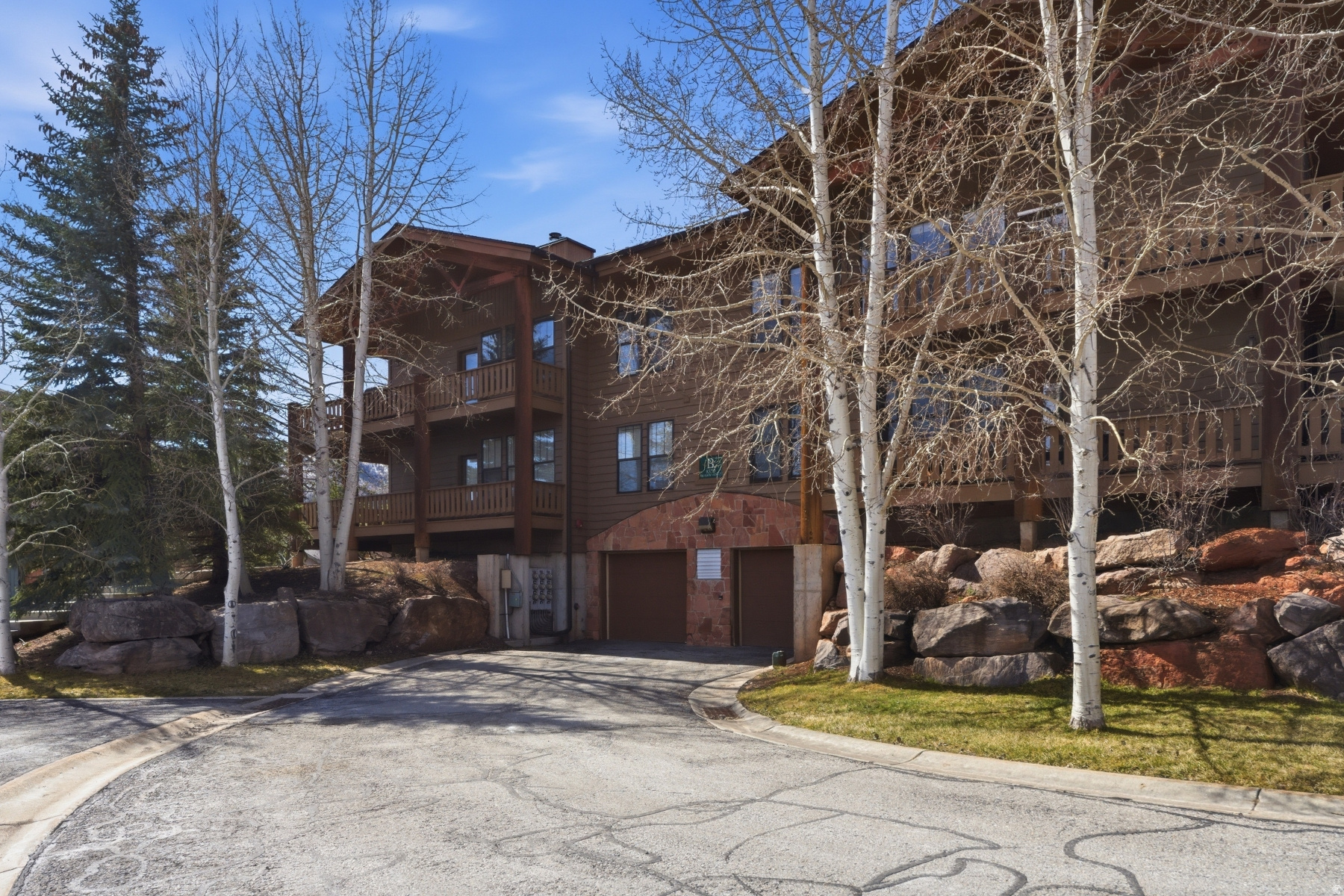 PINEBROOK POINTE CON - Residential