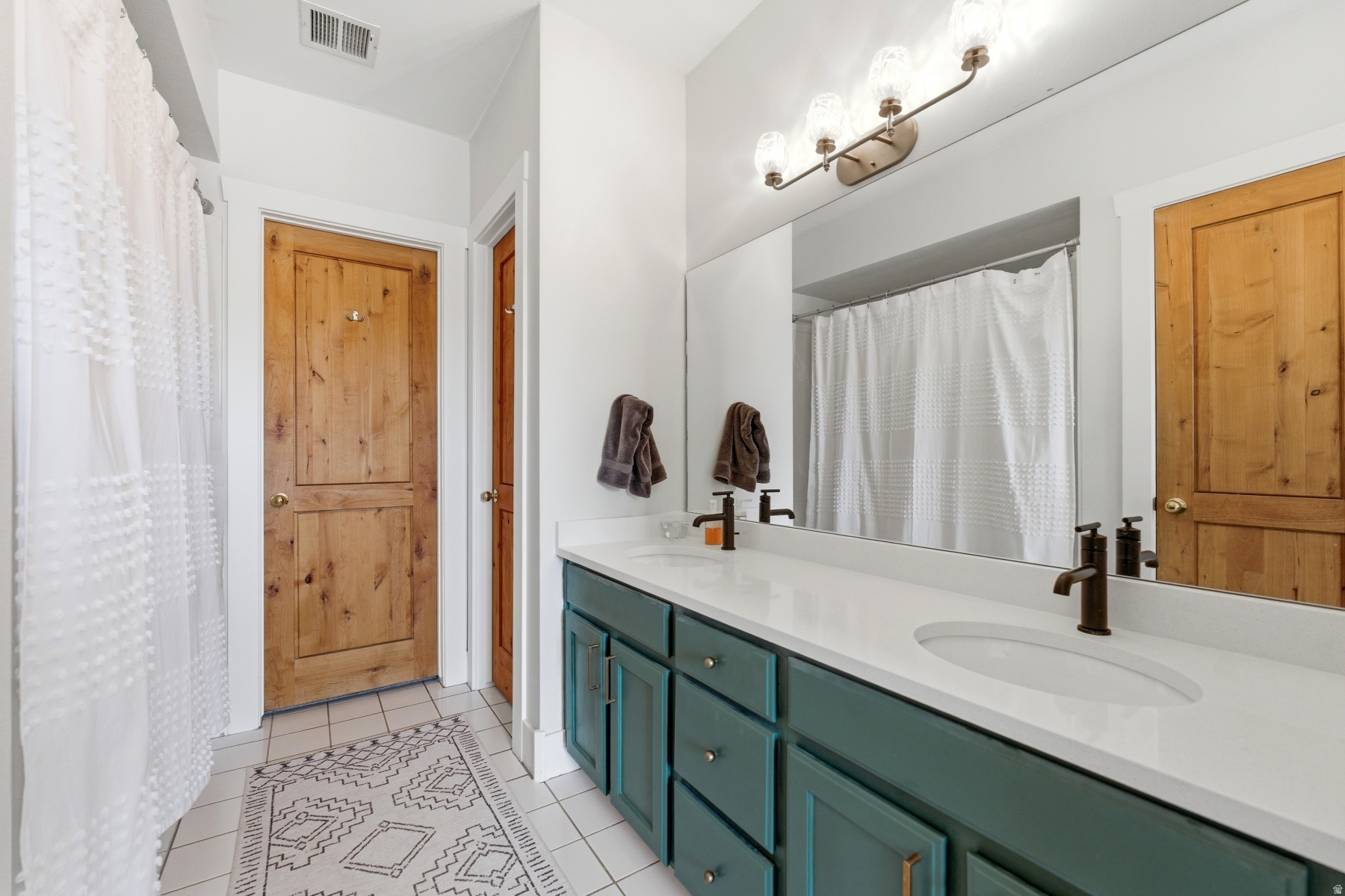 PINEBROOK POINTE CON - Residential