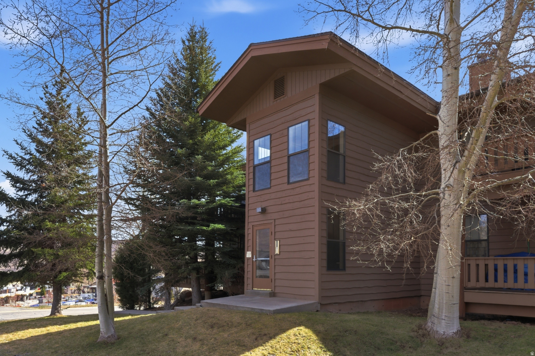 PINEBROOK POINTE CON - Residential