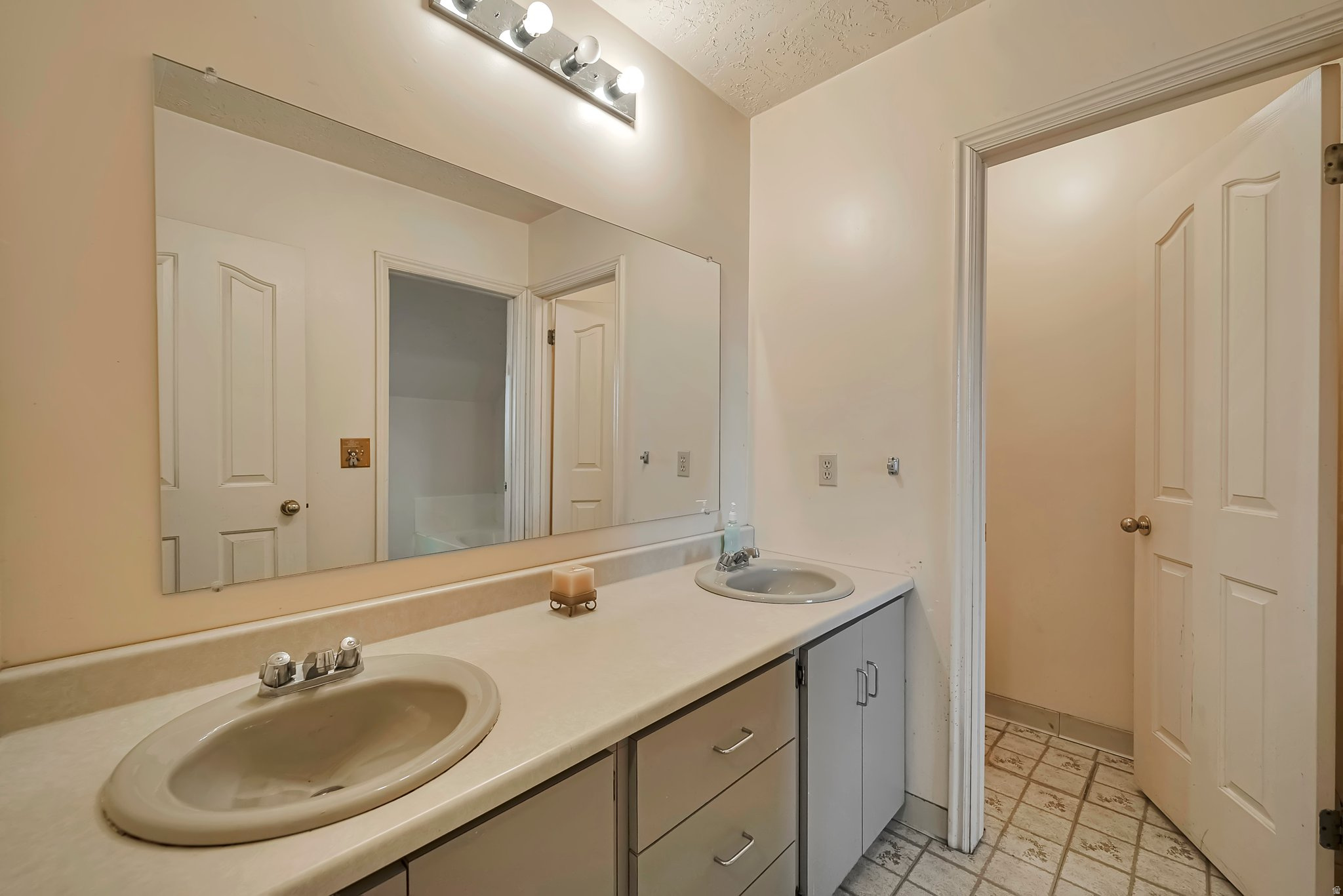 JORDAN HILLS - Residential